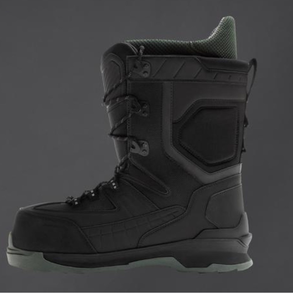 Zara NWT Snow boots. Monochromatic. Upper in a combination of materials Sz12/13